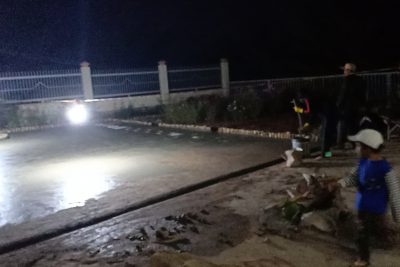 hình ảnh phụ huynh cùng nhà trường làm sân