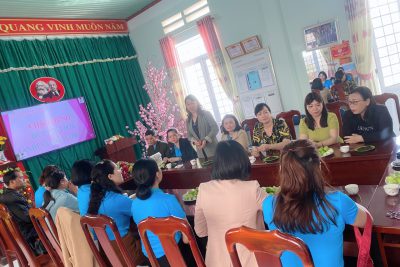 Nhận hiệu trưởng mới về trường theo sự chỉ đạo luân chuyển của cấp trên