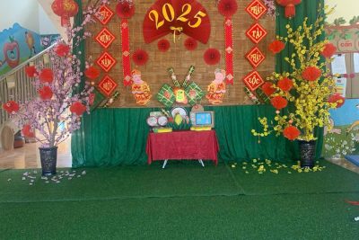 Trang trí tết nguyễn đán Ất tỵ và tất niêm tại trường MN Hoa Hướng Dương